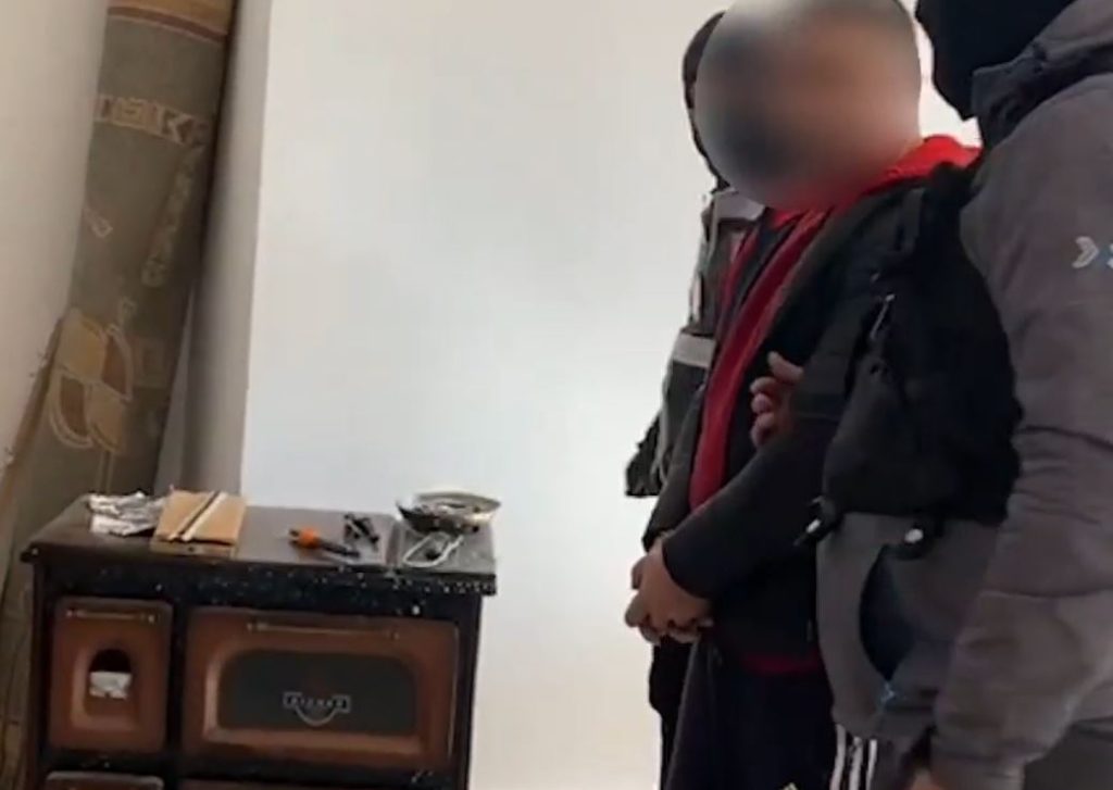 Iu gjetën kokainë dhe mbi 2000 euro në banesë, arrestohen dy persona në Korçë