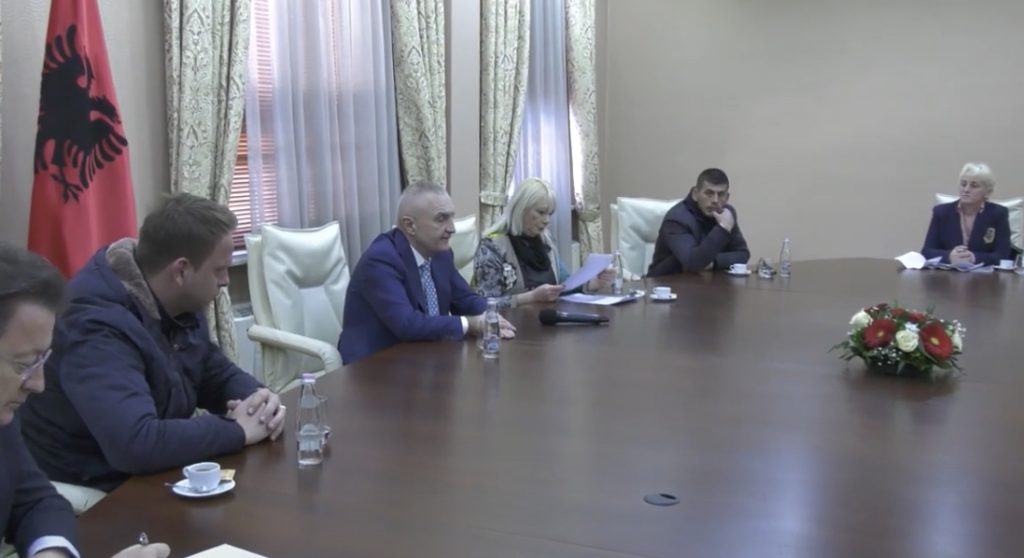 Presidenti Meta pret në zyrë protestuesit e zonave të “5 Majit”, Paskuqanit dhe Laprakës: Do të bëj gjithçka që zëri tyre të dëgjohet