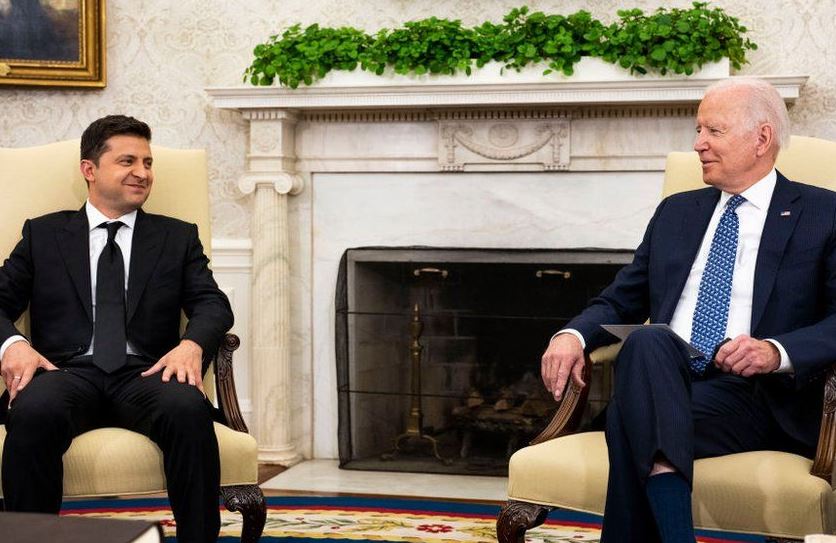Presidenti Joe Biden bisedë telefonike me homologun Volodymyr Zelensky, ja për çfarë diskutuan