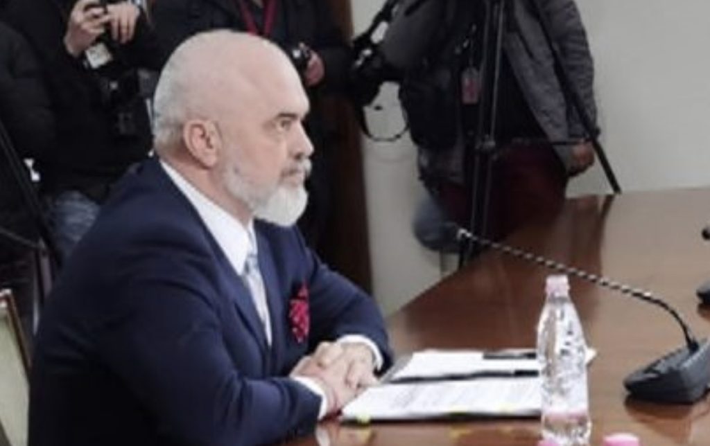 “Ky quhet bullizëm ndaj dëshmitarit”- Rama nuk pranon të përgjigjet: Unë mund të rri këtu edhe për 550 pyetje