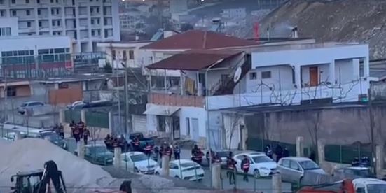 Sot shemben të tjera banesa në lagjen “5 Maji”, banorët në mbrojtje të shtëpive
