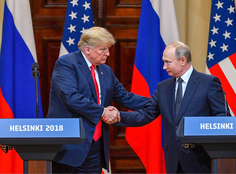 Zëdhënësi i Shtëpisë së Bardhë krahason Trumpin dhe Putinin me derrat që “fërkojnë feçkat së bashku”