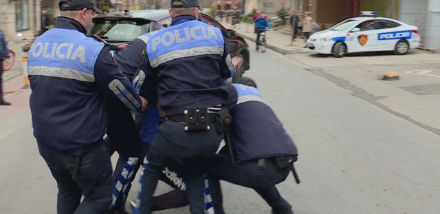Shërbenin drogë në vend të kafes