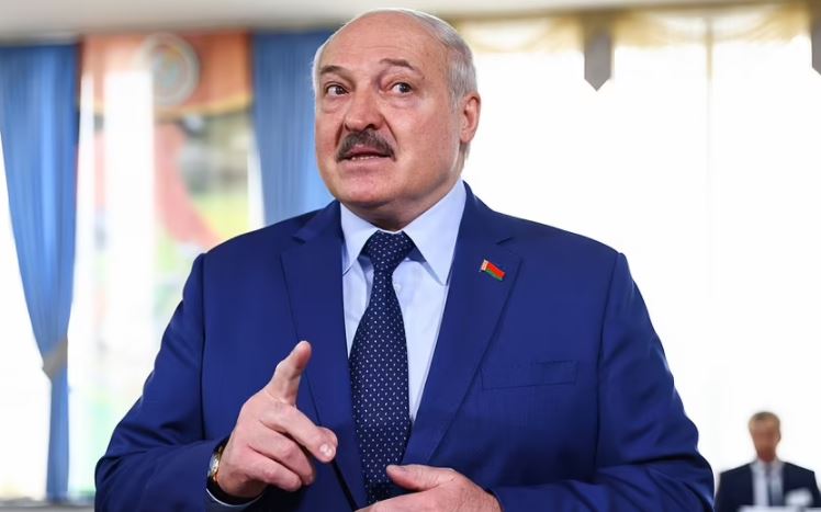 Lukashenko paralajmëron: Sanksionet e perëndimit po e shtyjnë Kremlinin në një Luftë të Tretë Botërore