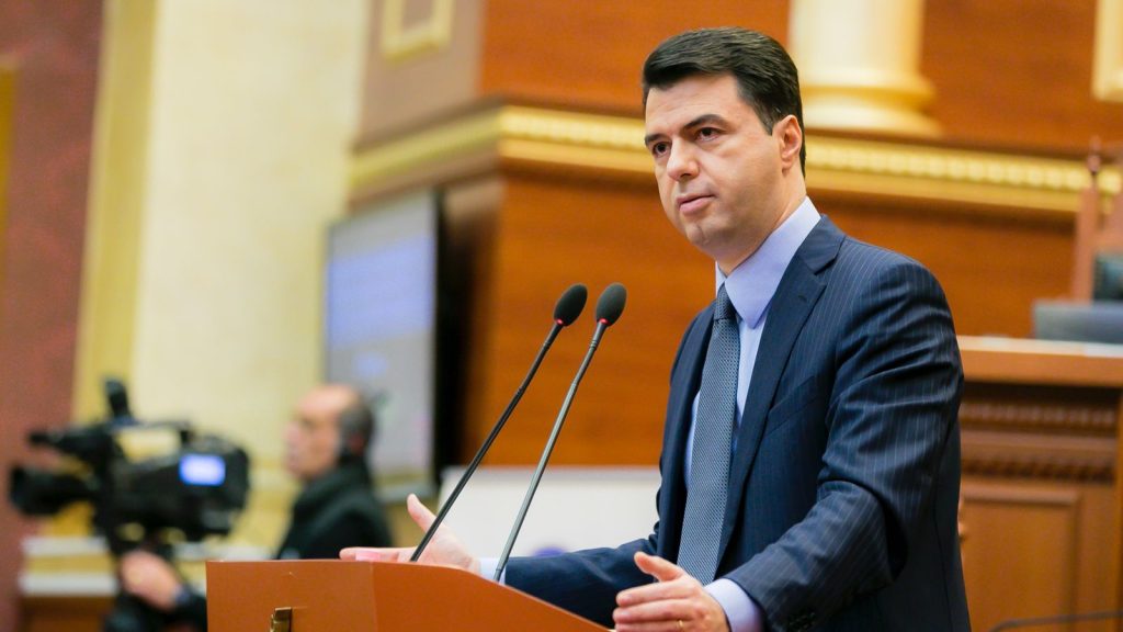 Basha në Radio Vatikani:. Të kthejmë besimin te politika. E ardhmja