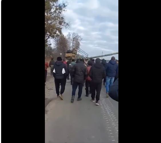 Ja çfarë bëjnë qytetarët për të penguar hyrjen e tankeve rusë në Koryukivka