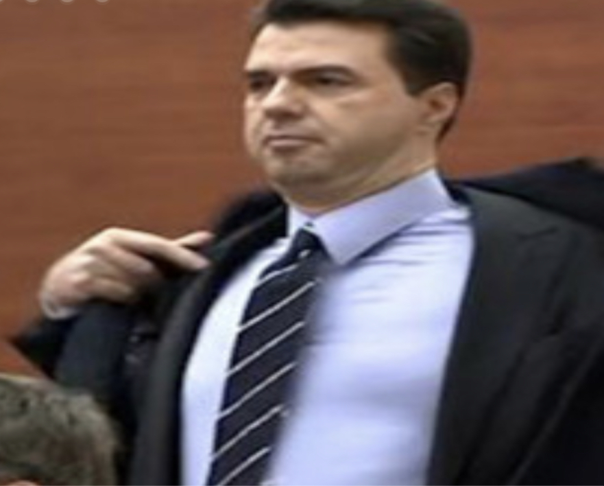Basha rikthehet në Kuvend, por këtë herë si deputet! Ja kujt i dha dorën, bisedime kokë më kokë me…!