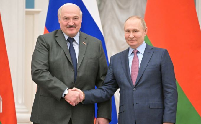 Britania e Madhe vendos sanksione ndaj Bjellorusisë: Regjimi i Lukashenkos po ndihmon Putinin në pushtimin e Ukrainës