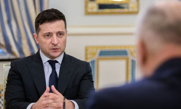 Zelenksy bisedë telefonike me Ramën: Vlerësoj ndihmën e Shqipërisë, ja për çfarë biseduam