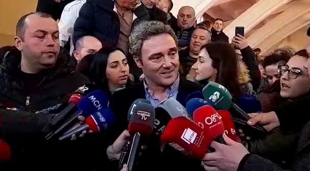 U shpall fitues në Shkodër, Bardh Spahia jep mesazhin e parë: Atyre demokratëve që për pak humbën rrugën u them se…
