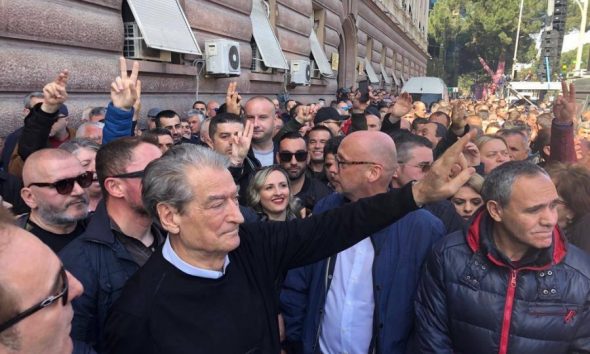 Sali Berisha  nuk  do të bëjë  parti të re