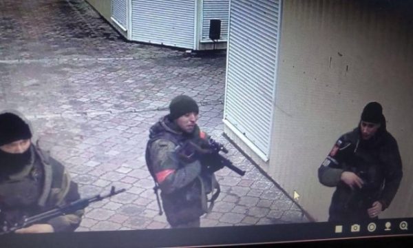 Ushtria ruse pushton një qytet ukrainas, paralajmërimi i fortë për mjekët: Do pushkatoheni nëse ikni nga qendra e shëndetësore