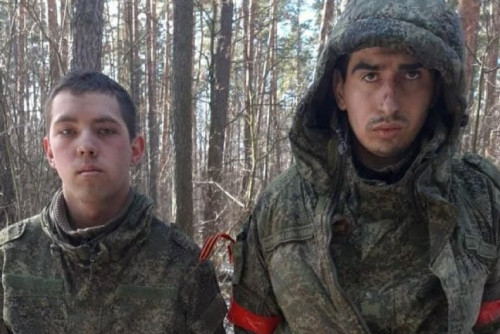 Lufta/ Amnesty International kritikon Ukrainën: Mos publikoni videot e robërve rusë, po u rrezikoni jetën