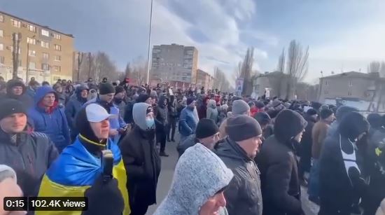 Rusët rrëmbejnë kryetarin e bashkisë së Melitopol. Akti nxit protesta