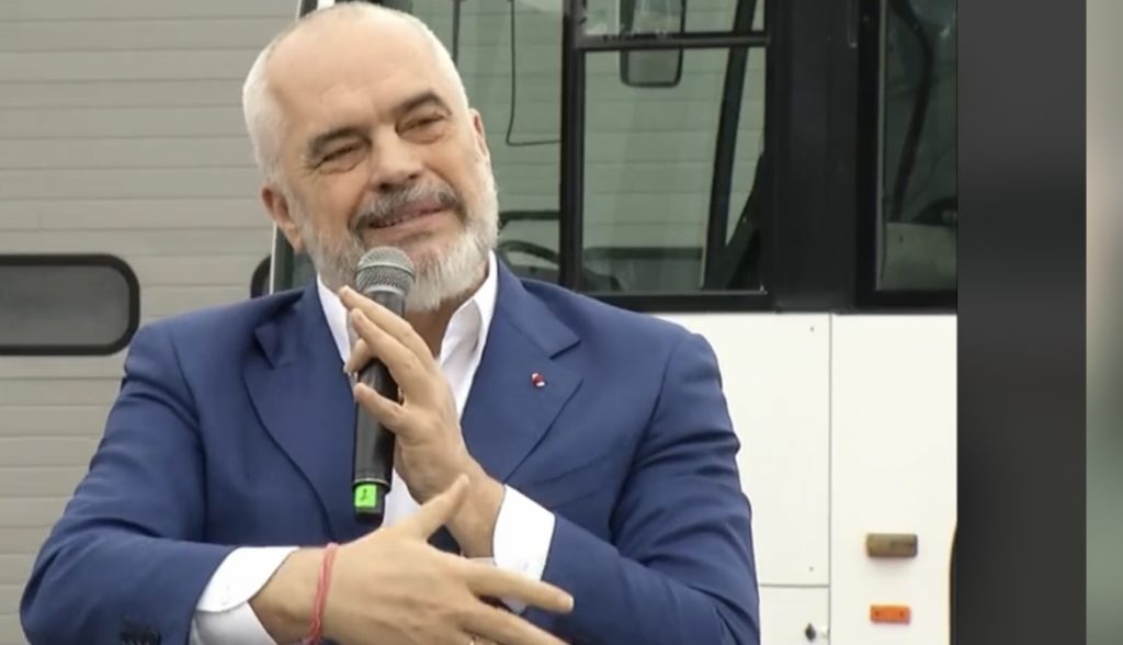 Rama ofendon protestuesit : Dilerantë, sharlatanë  të paditur dhe alienë