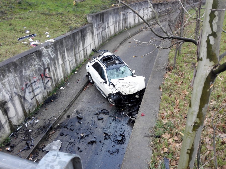 Aksidenti  makina  bie në nënkalim, 3 të plagosur
