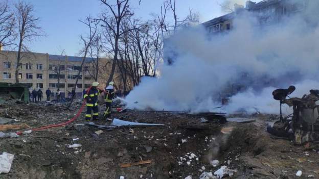 Sulmohet me raketë ndërtesa e banimit në Kiev, 1 i vdekur dhe 12 të plagosur