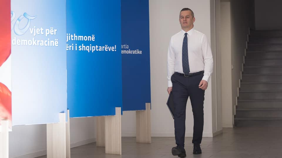 Helidon Bushati i ashpër ndaj Bashës: Sot jemi këtu për të dëgjuar ‘dorëheqje’!