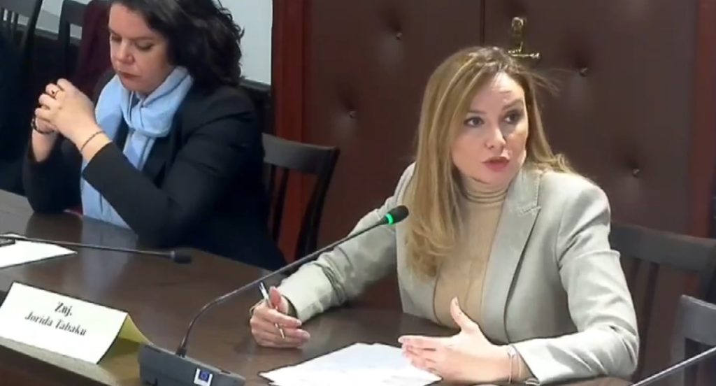 Nënkryetarja e PD publikon faturat e energjisë së biznesit, Tabaku: Është rritur çmimi, qeveria të pezullojë pagesat për PPP-të. Ja përgjigja e ministres Ibrahimaj