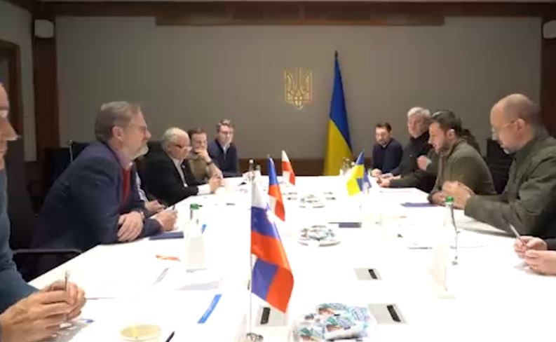 Presidenti Zelensky pret në takim kryeministrat e Polonisë, Çekisë dhe Sllovenisë: Vizita juaj, shenjë e fortë mbështetjeje