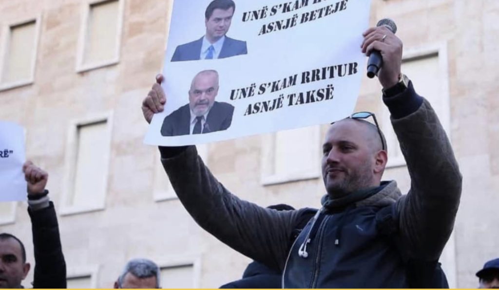 Florian Binaj: Këta që na drejtojnë nuk shkulen nga pushteti, kanë në politikë që kur ka qenë gjyshi i Bushit president