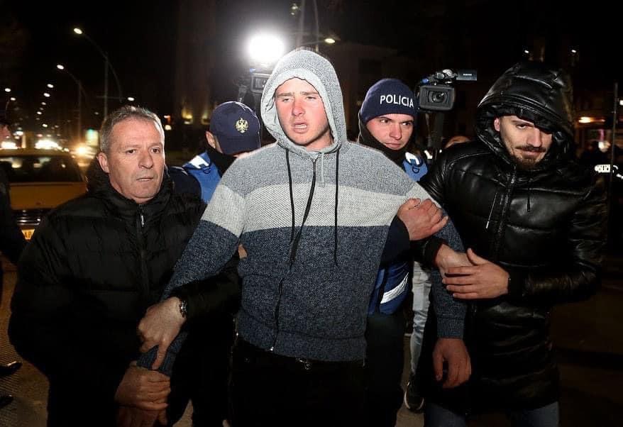 Protesta në Tiranë kundër rritjes së çmimit të naftës, policia arreston 23 persona!