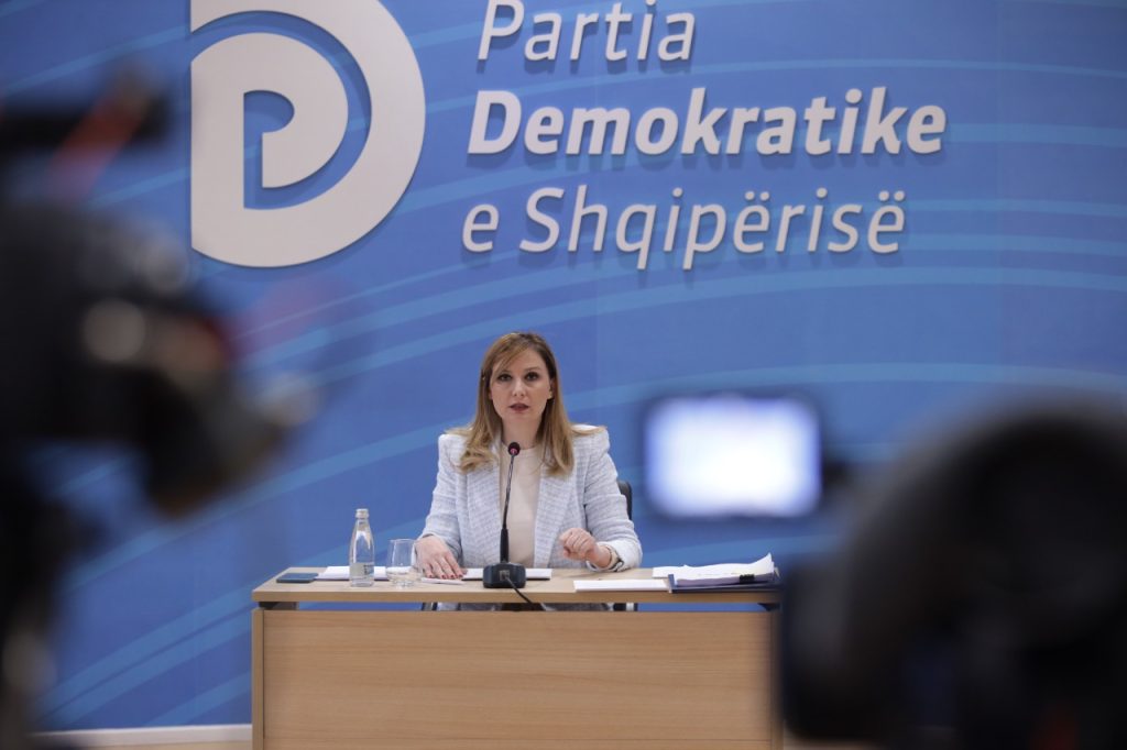Jorida Tabaku në Grupin e PD: Ne  duhet të ishim sot në protestë