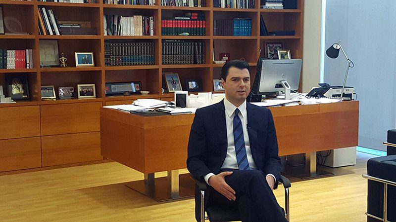 Basha merr zyrën e re shumë afër selisë blu