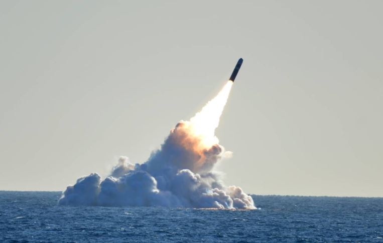 “Lufta e ftohtë” bërthamore, DW: SHBA, Franca e Britania kanë 970 raketa nukleare në gadishmëri
