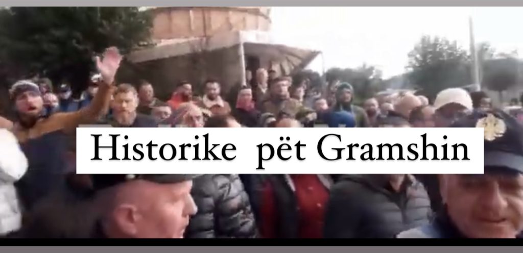 Për herë të parë në 32 vite, qytetarët e Gramshit ngrihen në protestë për rritjen e çmimeve