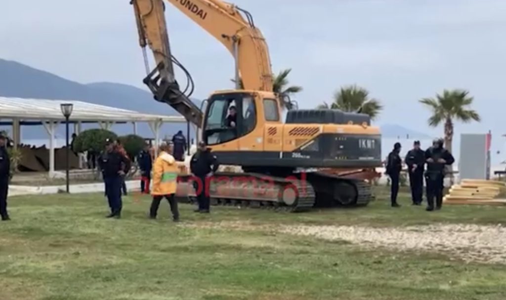 IKMT aksion në Radhimë, prishet hoteli 3- katësh
