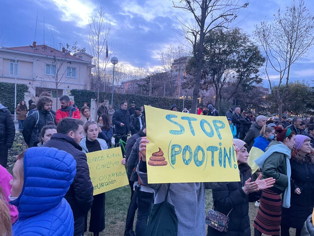 Manifestimi  në mbështetje të Ukrainës, ja akset rrugore në të cilat kufizohet