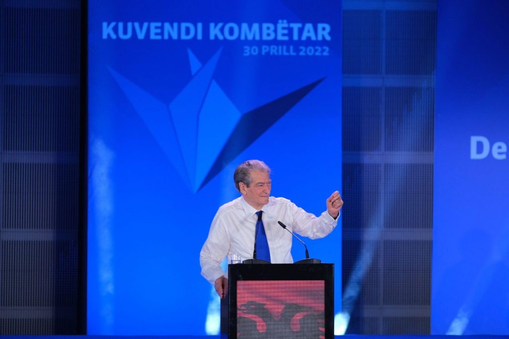 “Jam Sali Berisha, kurrë s’e pranoj gënjeshtrën”, ish-kryeministri flet për kurthe dhe sanksionet e DASH: I gatshëm të marr çdo masë ndaj vetes