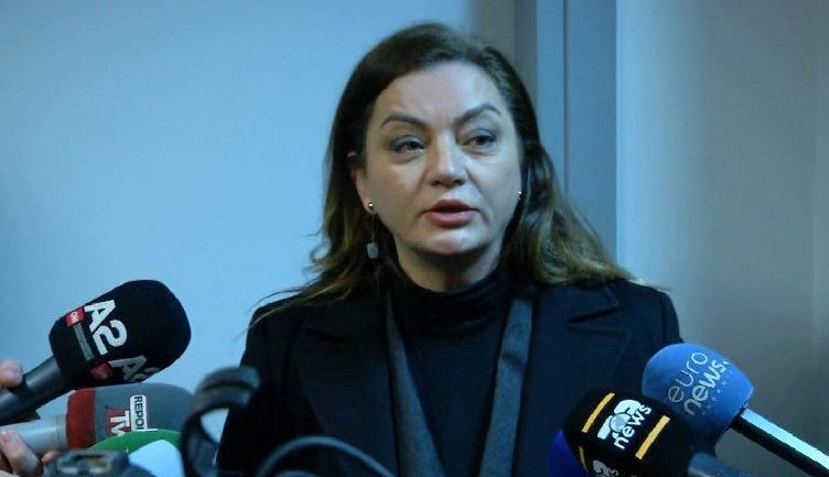 Deputetja e PD-së zbulon SMS-të e ardhura nga mësuesja: Pyetjet u janë dhënë të zgjidhura militantëve të PS-së
