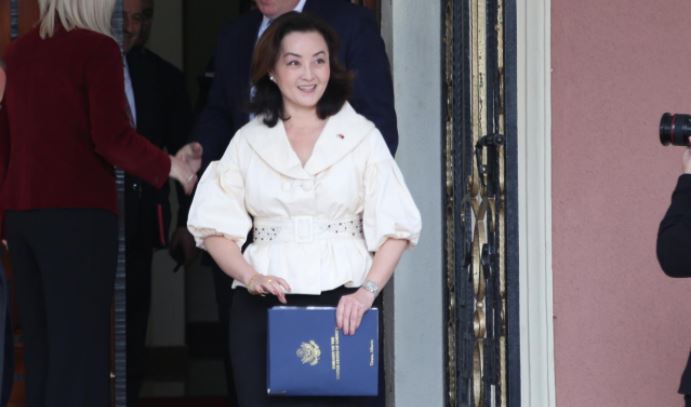 Ambasadorja Kim takim me Enkelejd Alibeajn