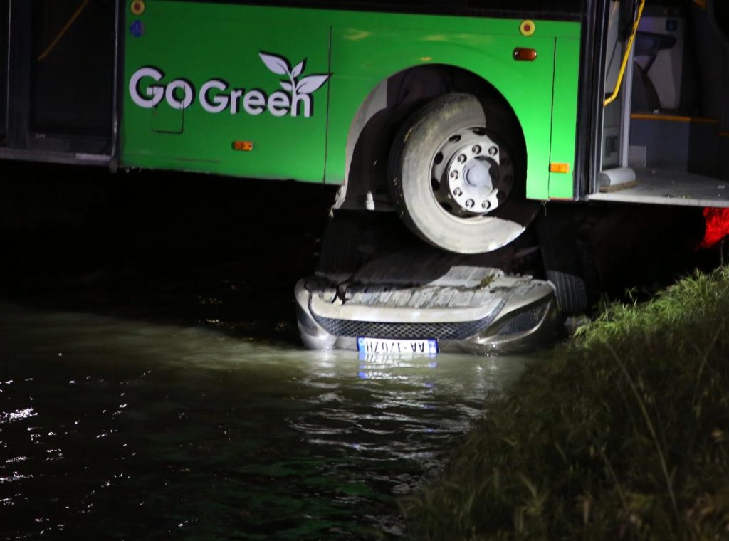 Aksidenti ku u përfshi autobusi/ Mjeku tregon gjendjen e të lënduarve: Kanë pësuar dëmtime të lehta!