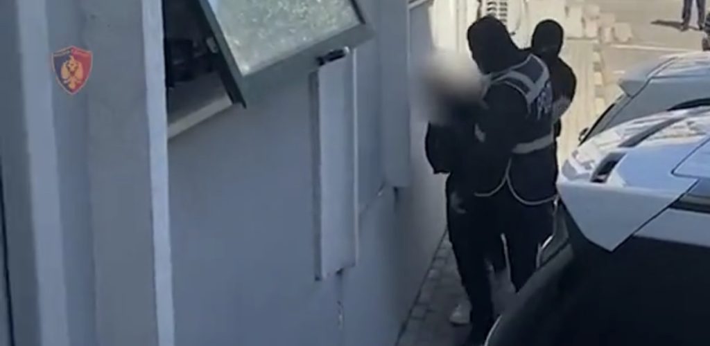 I riu nga Kruja kapet me 900 gramë kokainë  në taksi
