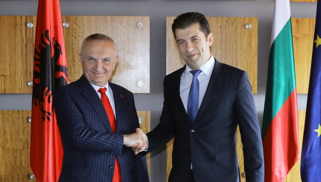 Presidenti Meta takon kryeministrin e Bullgarisë, Kiril Petkov: Të çojmë përpara projektet shumë të rëndësishme