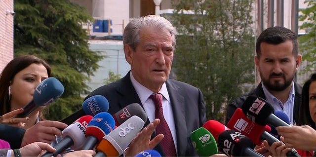 Berisha pasi votoi në selinë blu tregon a i druhet vendimmarrjes së Apelit: Gjykatësja vendosi të shkruajë ligjin e shtetit me një presion të tmerrshëm