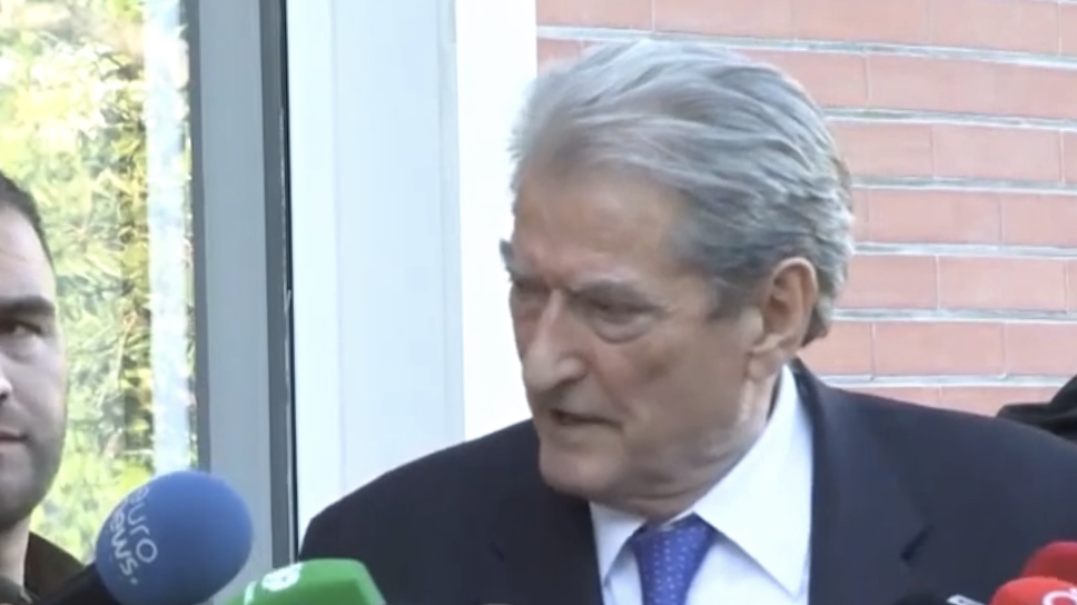 Berisha: Alibeaj nuk është më kryetar i grupit parlamentar
