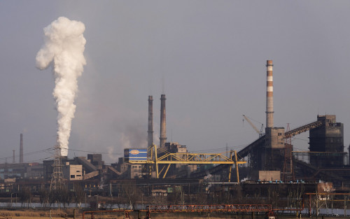 Rusia shpall armëpushimin në fabrikën e çelikut në Mariupol: Civilët do lejohet të evakuohen