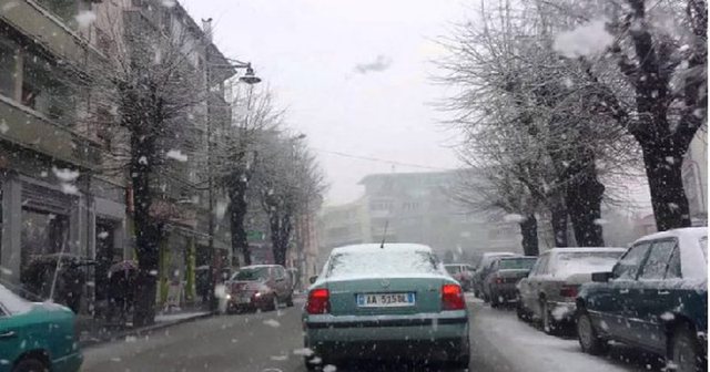 Zbardhen fshatrat e Korçës  nga dëbora e prillit
