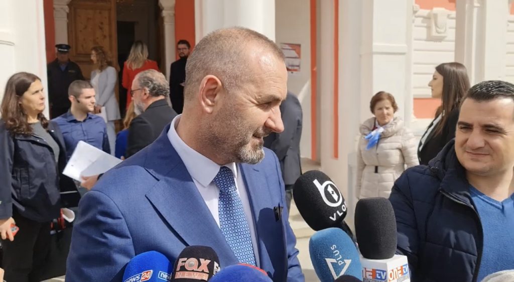 Abuzimet me pronat në bregdet, ministri i Drejtësisë paralajmëron zyrtarë dhe ish-punonjës të Kadastrës së Vlorës: Shumë shpejt…
