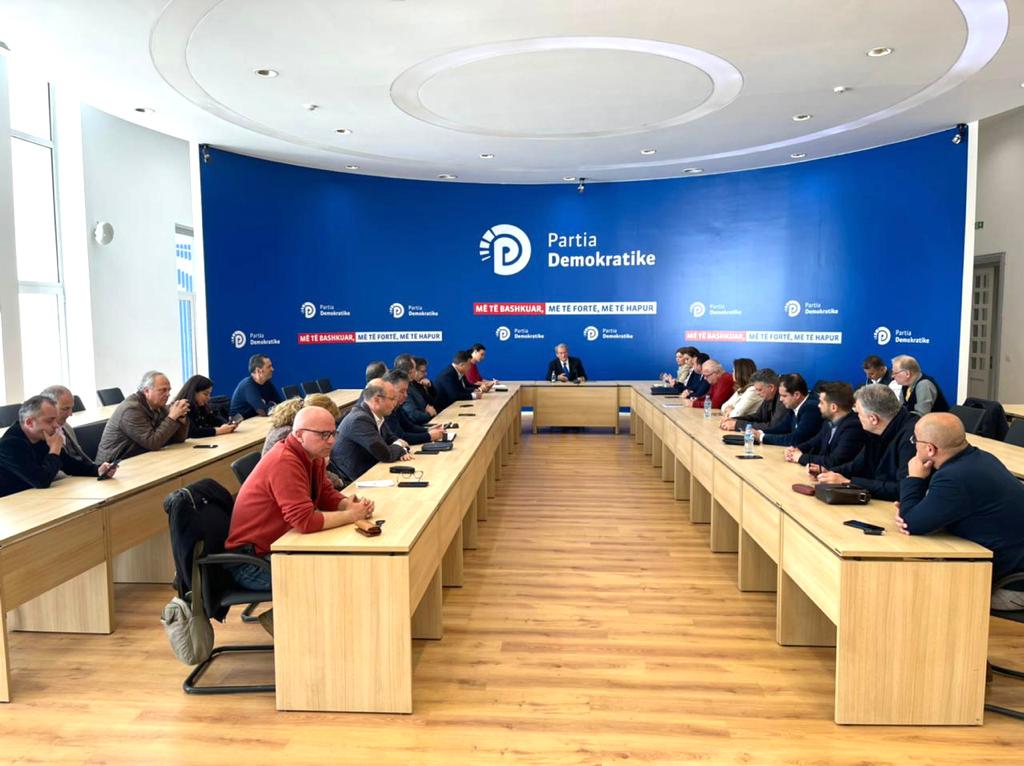 Përfundon mbledhja e Komisionit të Rithemelimit në selinë e PD, flet Berisha