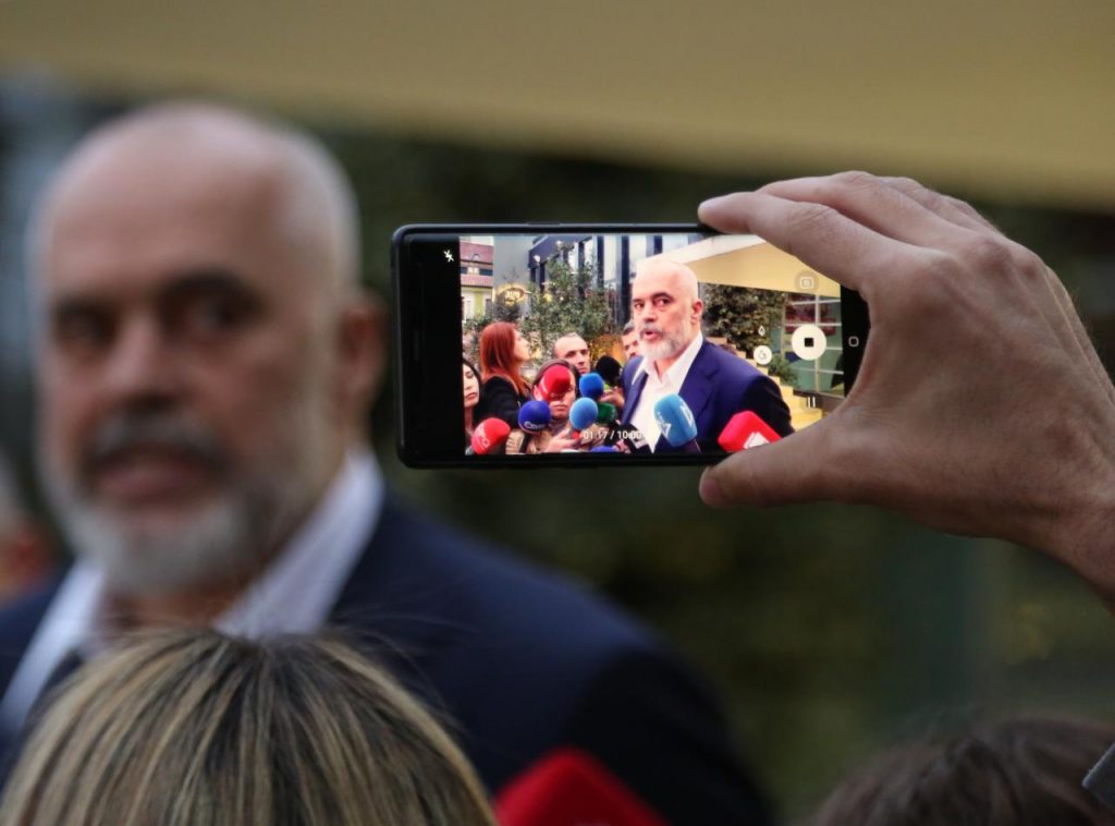 Pse Edi Rama po braktis Rilindjen dhe po kthehet në shtratin e PS së vjetër?