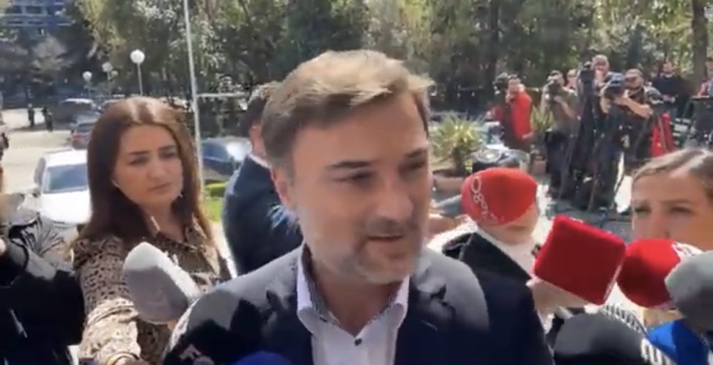 VIDEO/ Enkelejd Alibeaj sqaron akuzat për financimet e dyshimta nga Paraguaji
