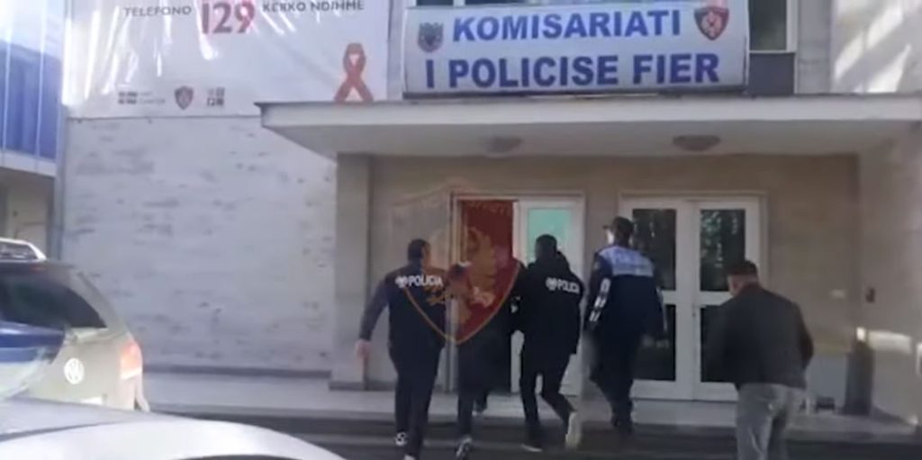 Tre persona arrestohen nga policia në Fier