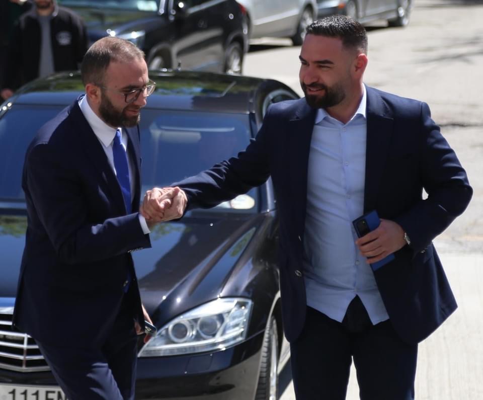 A është i bashkuar takimeve të Lulzim Bashës? Përgjigjet Gazment Bardhi: Ka qenë kryetar, ka detyrim për të takuar çdo demokrat