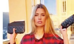 Gratë e pasura shkatërrojnë çantat mijëra dollarëshe