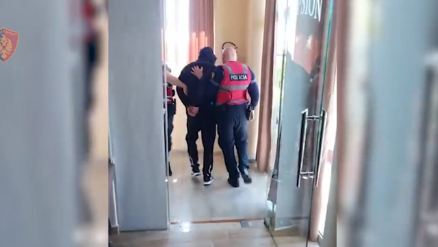 Fshihej në një dhomë hoteli, arrestohet 28-vjeçari që plagosi Edis Reçajn në Shkodër